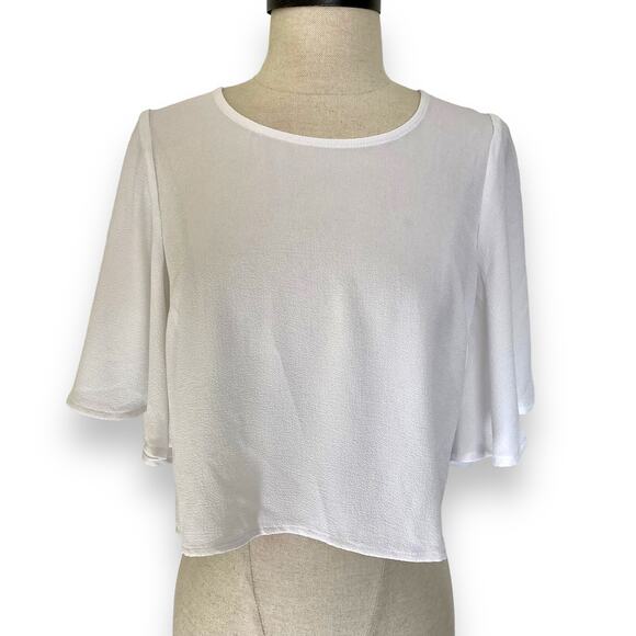 Bebe white button back crop top blouse with fluttery half length flare sleeves - Picture 3 of 7